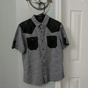 Men's two tone button down short sleeve shirt